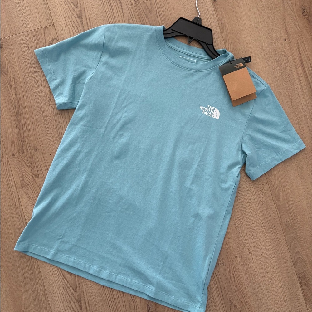 THE NORTH FACE NWT Women’s Blue Graphic T-Shirt Size S